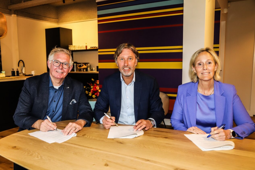 De samenwerking wordt bekrachtigd door het tekenen van een Memorandum van Overeenstemming door Jean Willem Barzilay (voorzitter raad van bestuur SEIN), Joost Wijnhoud (directeur-bestuurder van EpilepsieNL) en Anouk Vermeer (voorzitter raad van bestuur Kempenhaeghe).